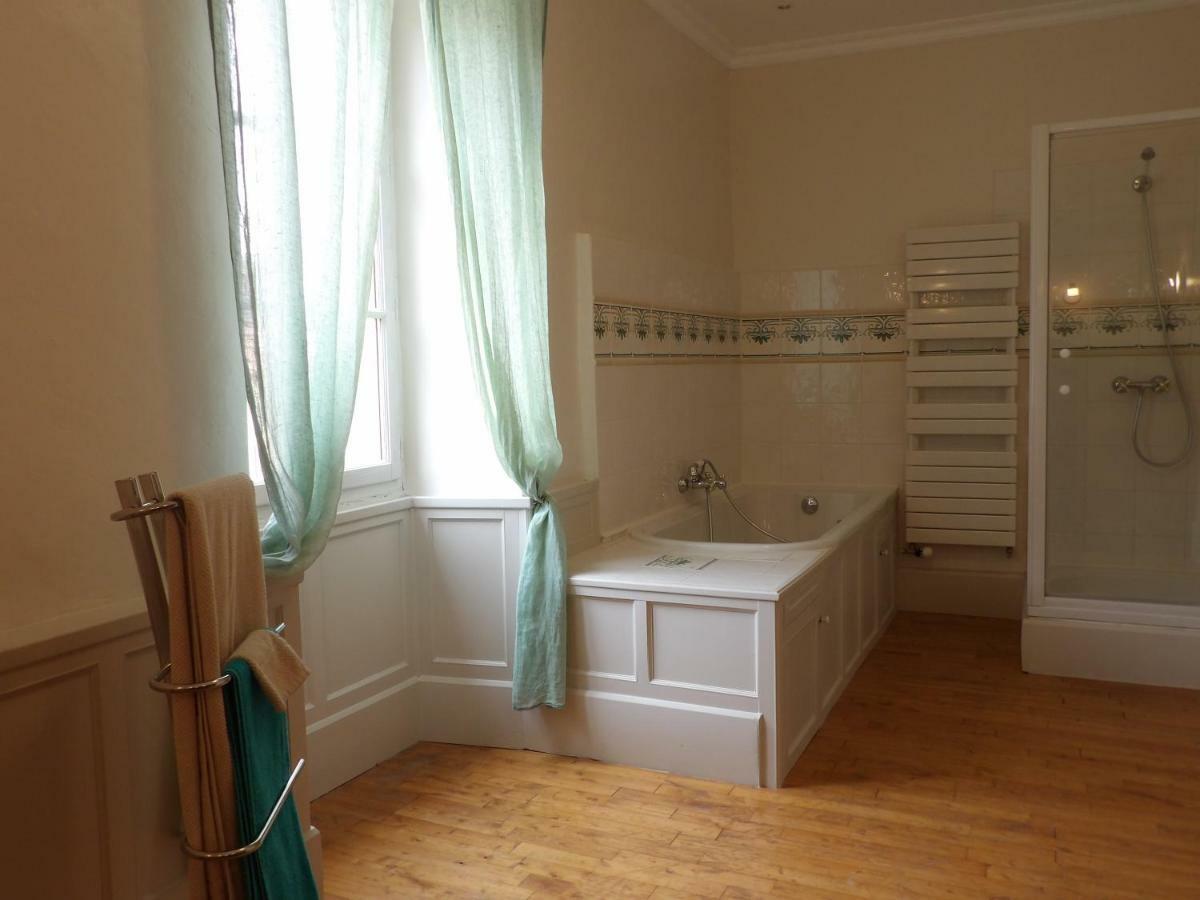 Au Pays De Jacquou : Chambre D'Hotes Et Table D'Hotes Fossemagne Eksteriør bilde